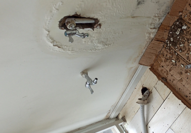 陈巴尔虎卫生间测漏水